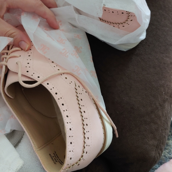 SOLD NWT Wingtip Casual Shoes, Blush, size 9 - Picture 9 of 11
